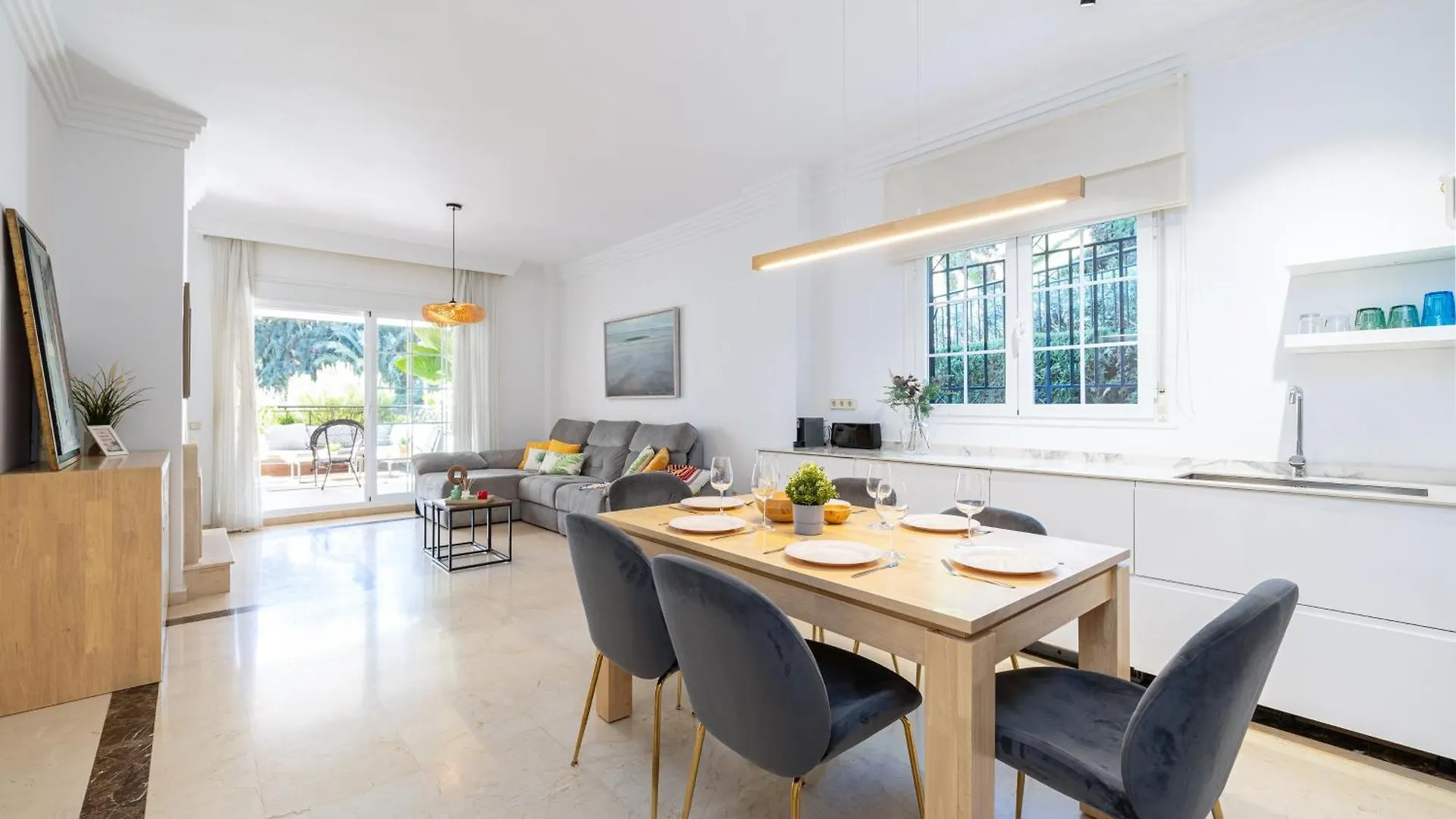 Luxury Marbella Apartment By Aora Stay